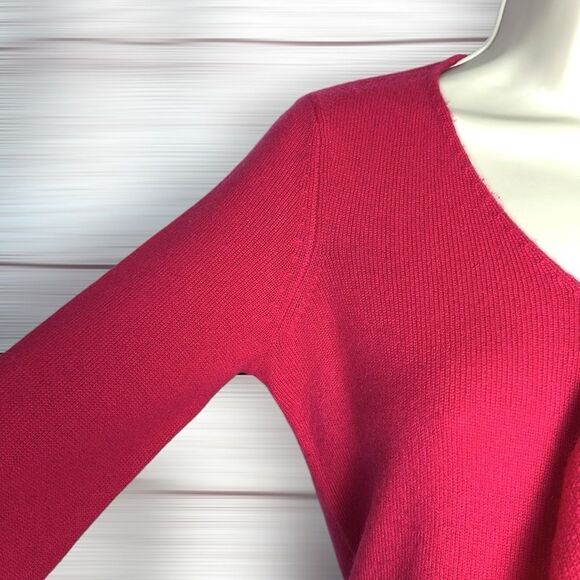 Saks Fifth Avenue Cashmere Sweater Raspberry Color V-neck Ruffle Detail XS - Picture 6 of 12